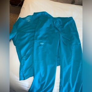 Teal color Cherokee scrub Set! Size small!